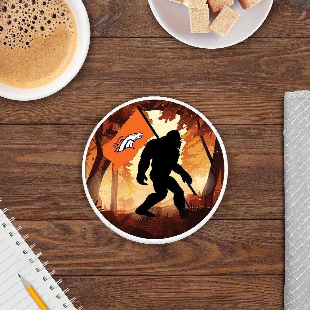 fan creations NFL Denver Broncos - 4 inch Ceramic Big Foot Flag Car Coaster